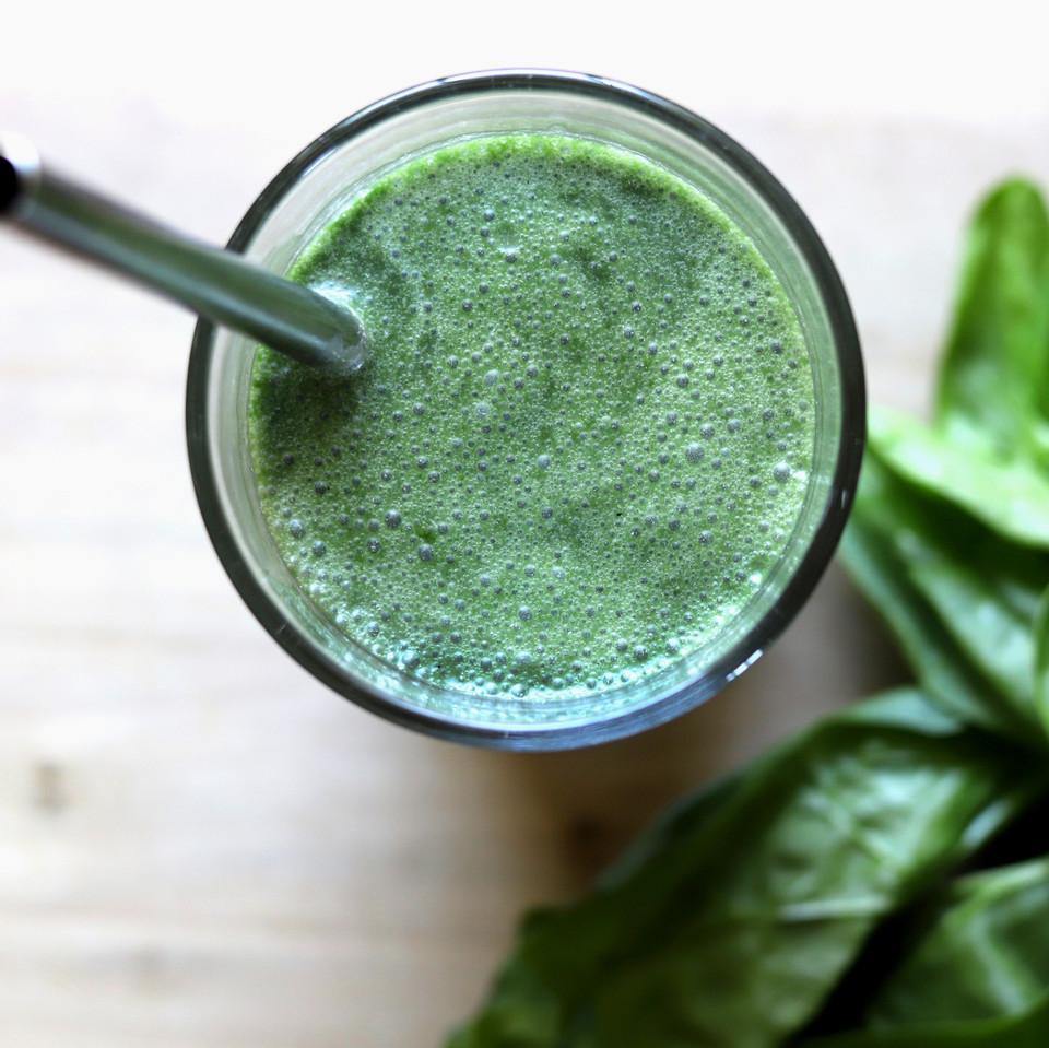 The Easiest Recipe for a Banana Matcha Smoothie - aila