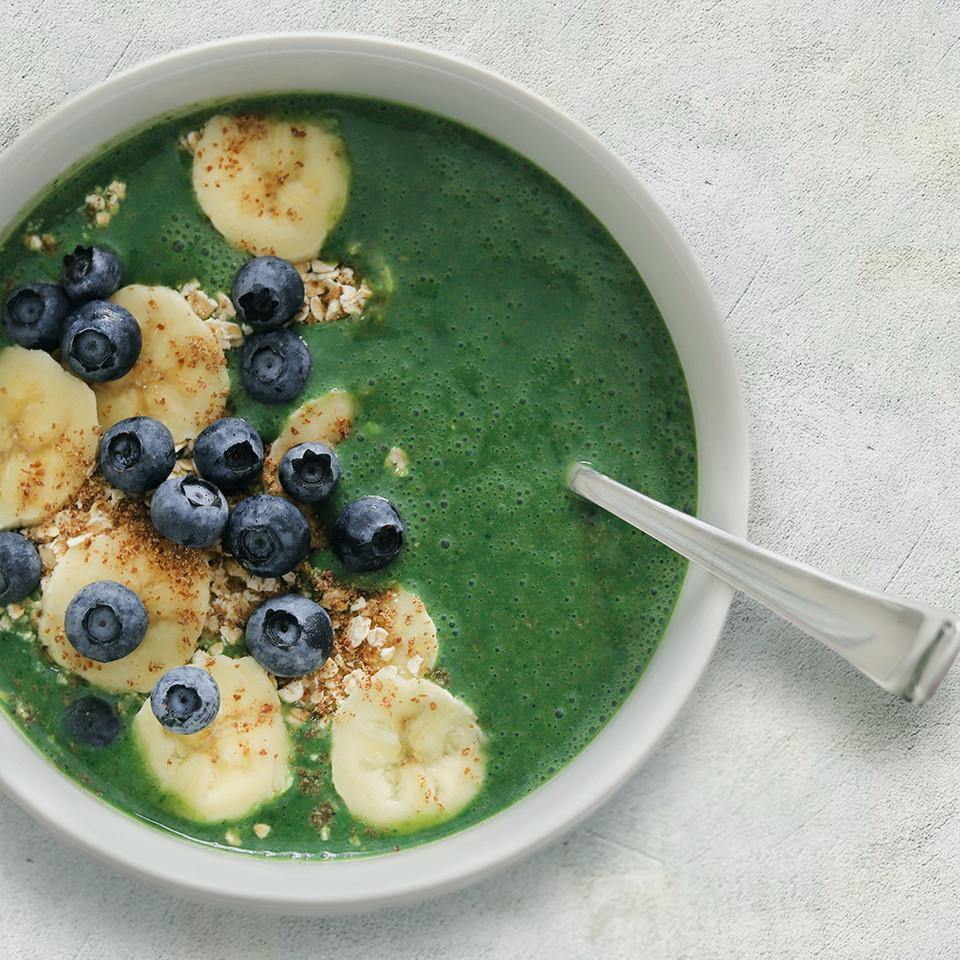 How To Make A Matcha Smoothie Bowl - aila
